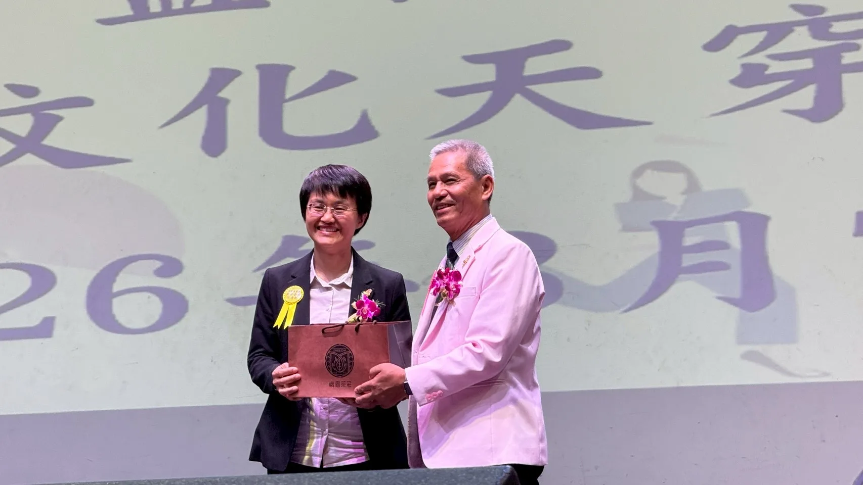 泰國台灣客家同鄉會成立25週年慶暨第12、13屆理事長交接典禮。客家委員會提供