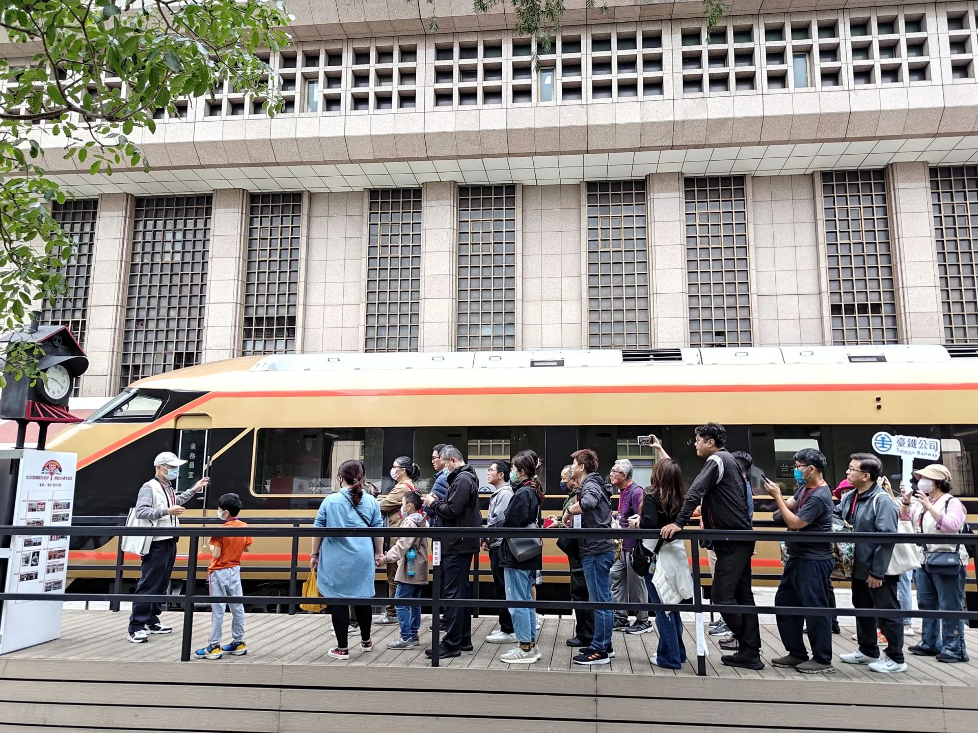 鐵道迷親身走讀北車百年歷史，感受鐵道文化魅力。資料照，台鐵提供