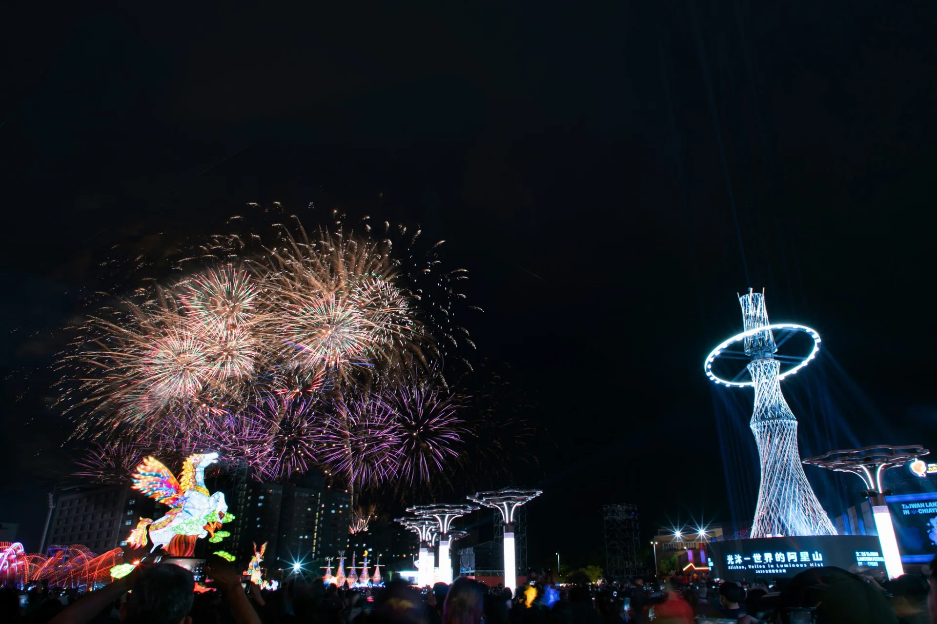 如今剩下一週的賞燈時間，觀光署鼓勵民眾在平日賞燈。翻攝自翁章梁臉書