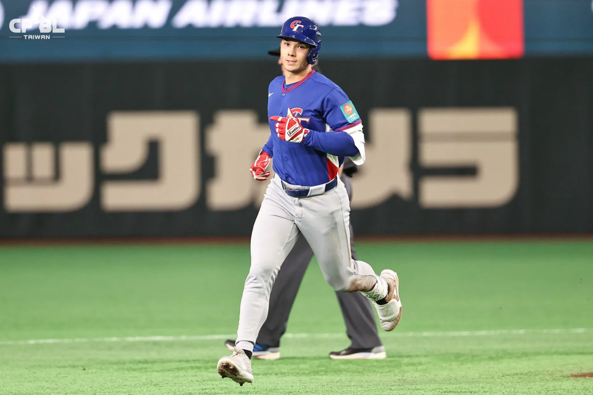 「費仔」費爾柴德分別對捷克、韓國開轟,不僅成為全台焦點,IG粉絲數更是暴漲到20萬。翻攝自CPBL 中華職棒臉書粉絲專頁