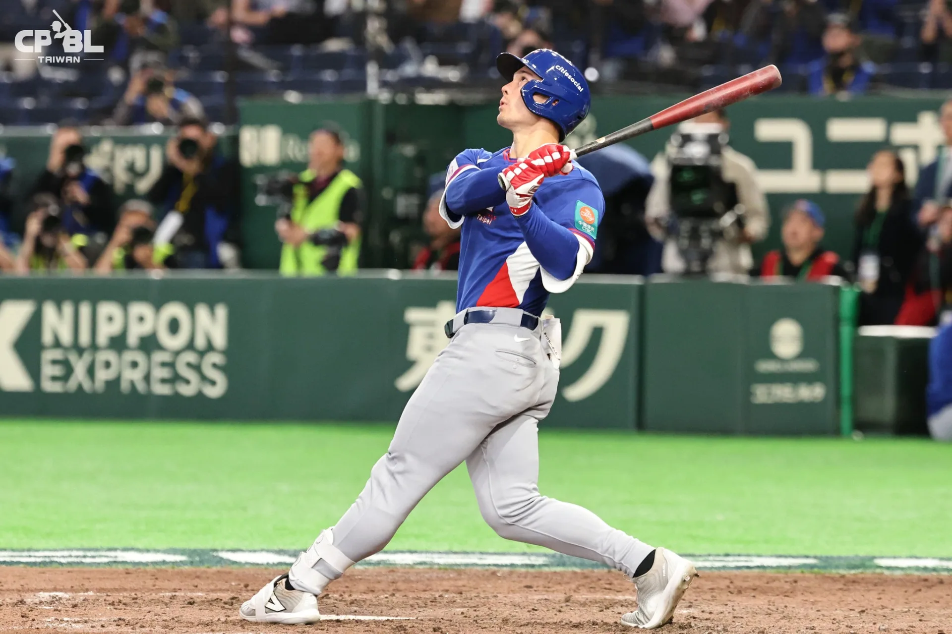 台灣隊費爾柴德敲出關鍵兩分砲,連兩戰開轟成為台灣擊敗韓國的關鍵之一。翻攝自CPBL 中華職棒臉書粉絲專頁。
