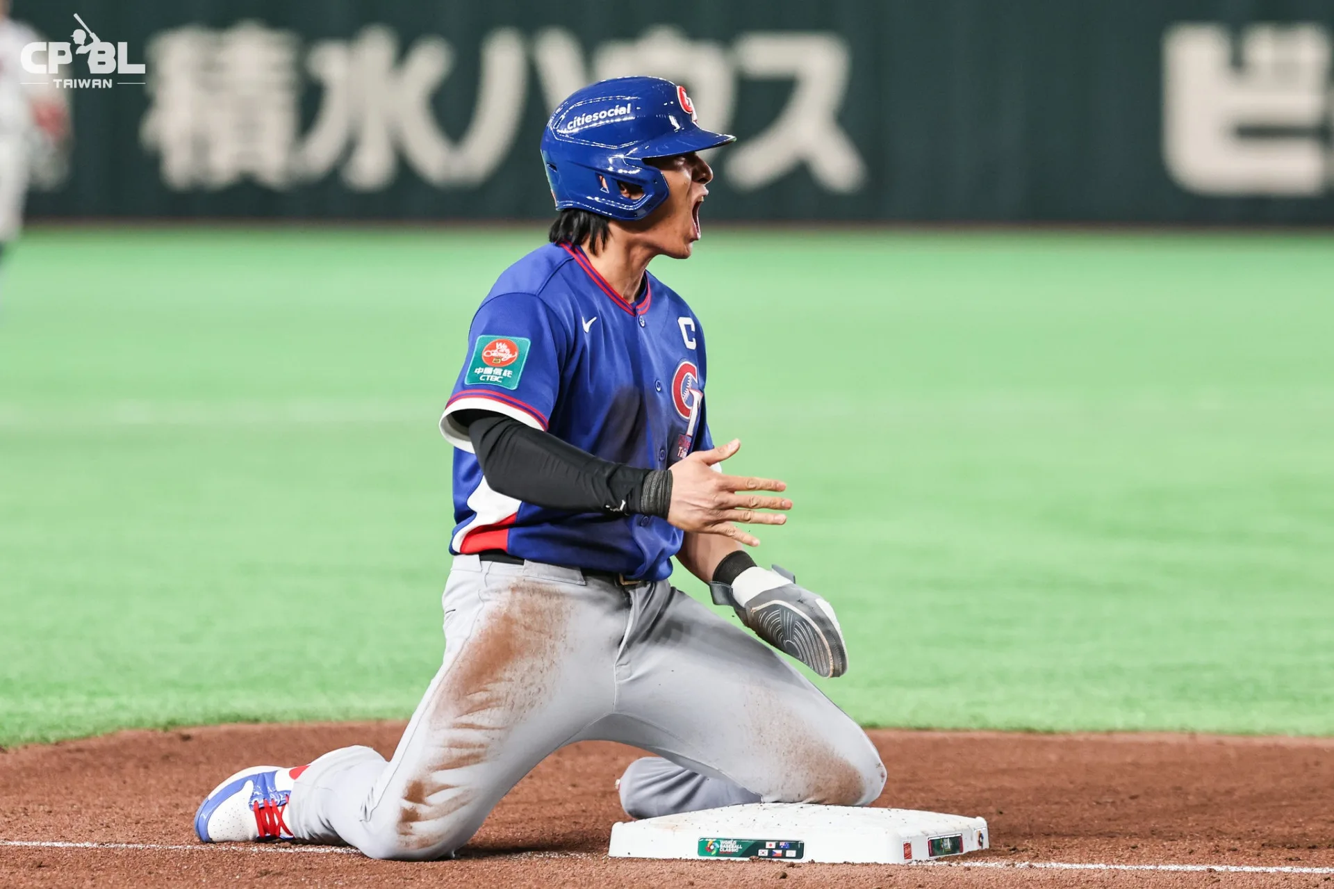 隊長陳傑憲負傷上陣,成功跑回致勝分。翻攝自CPBL 中華職棒臉書粉絲專頁。