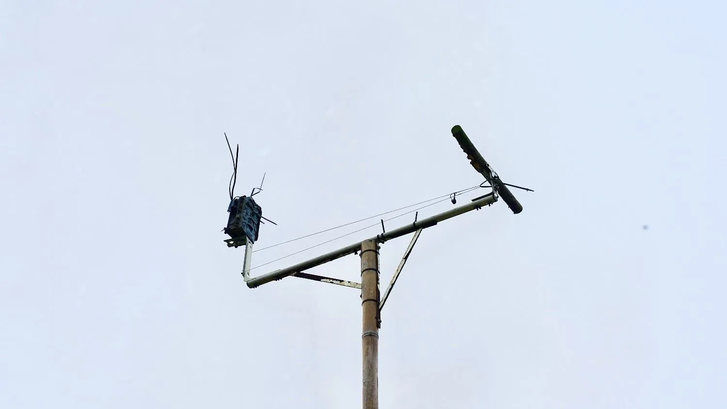 目前已有近百公頃農地透過減少農藥使用、不施放毒鼠藥及設置猛禽棲架，成為友善農地。屏縣府提供