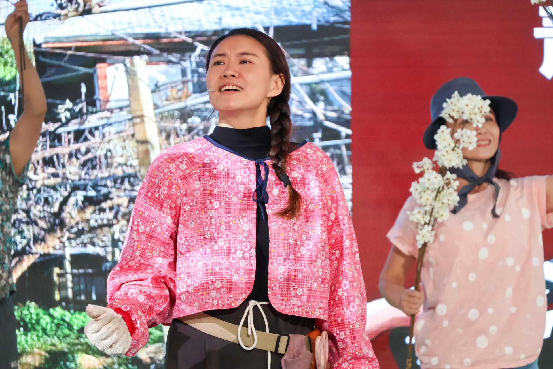 青楓舞劇坊演繹東勢山城困境，奪下客語短劇比賽特優與最佳劇本獎。客家委員會提供