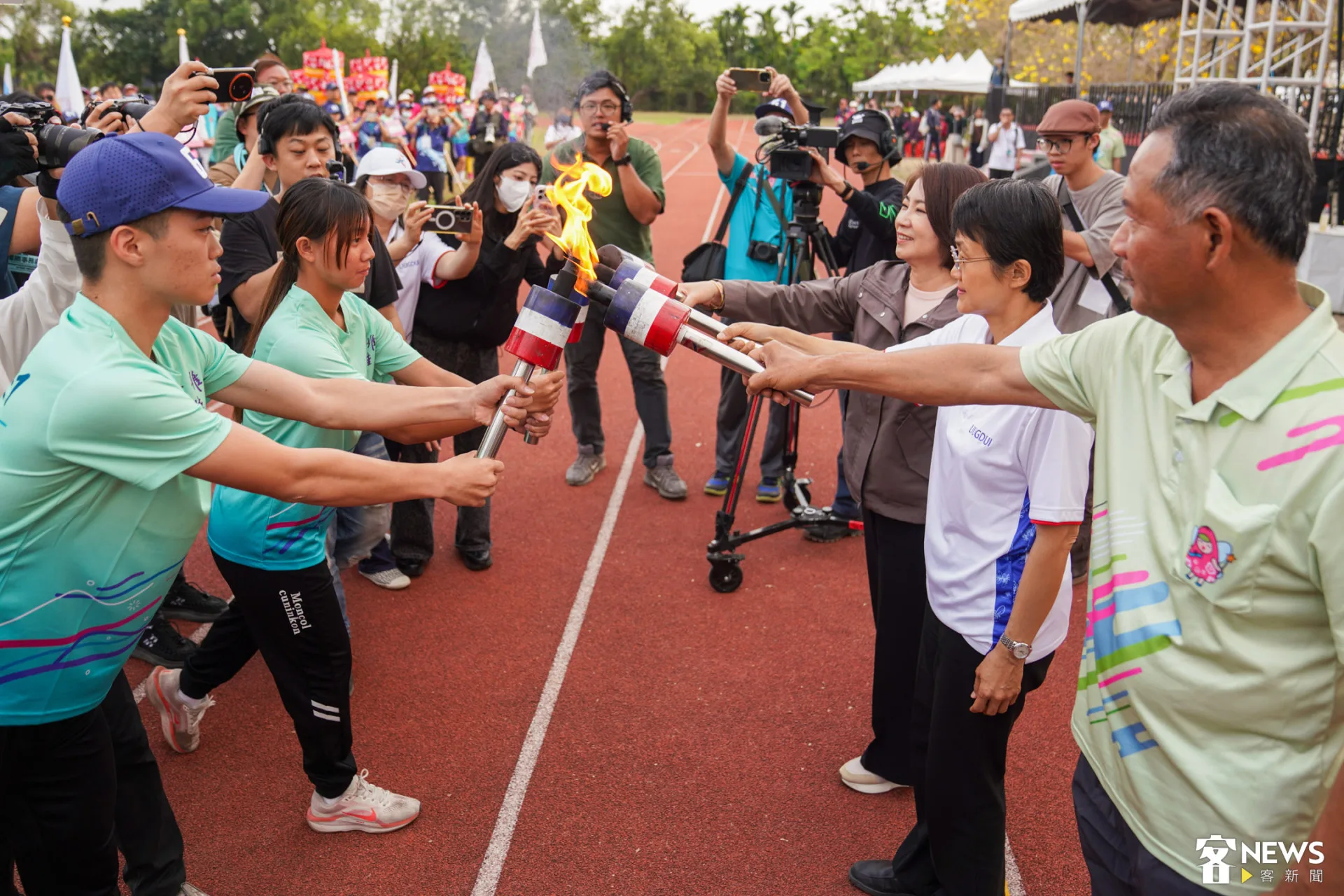 六堆運動會開幕典禮點燃聖火，正式揭幕。朱愷元攝