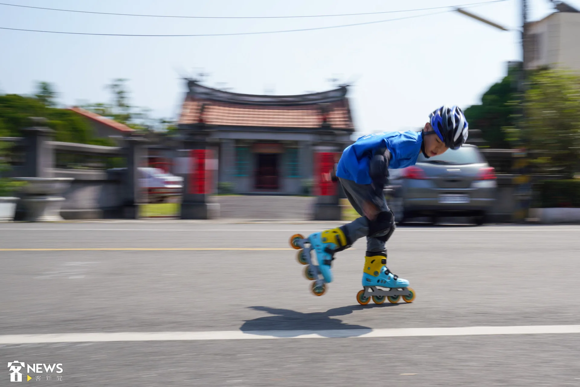 競速溜冰選手奔馳在古蹟之鄉佳冬。朱愷元攝