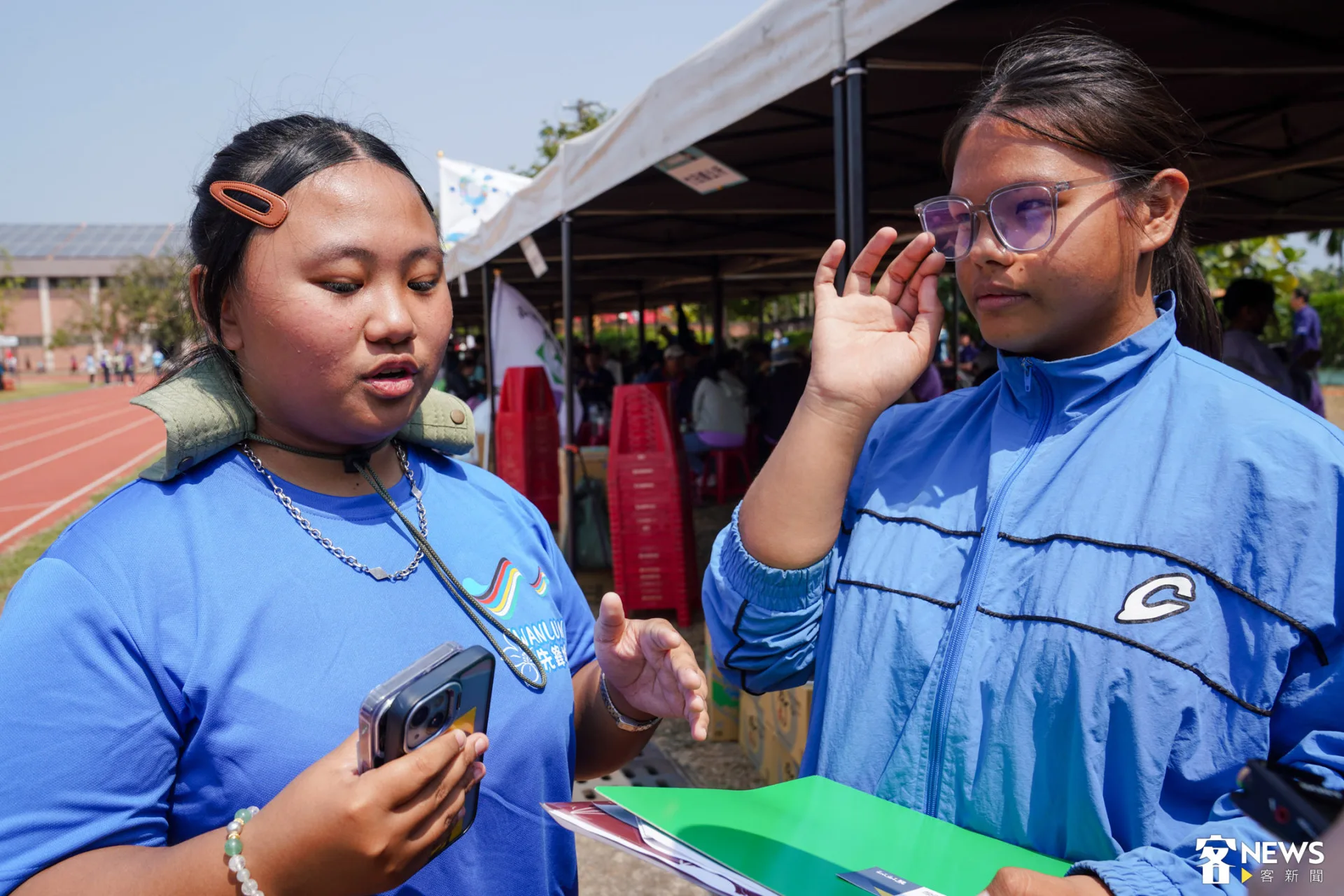 萬巒國中的教練是國二的謝祈恩（左），以及國三的副教練湯詩薇（右）。朱愷元攝