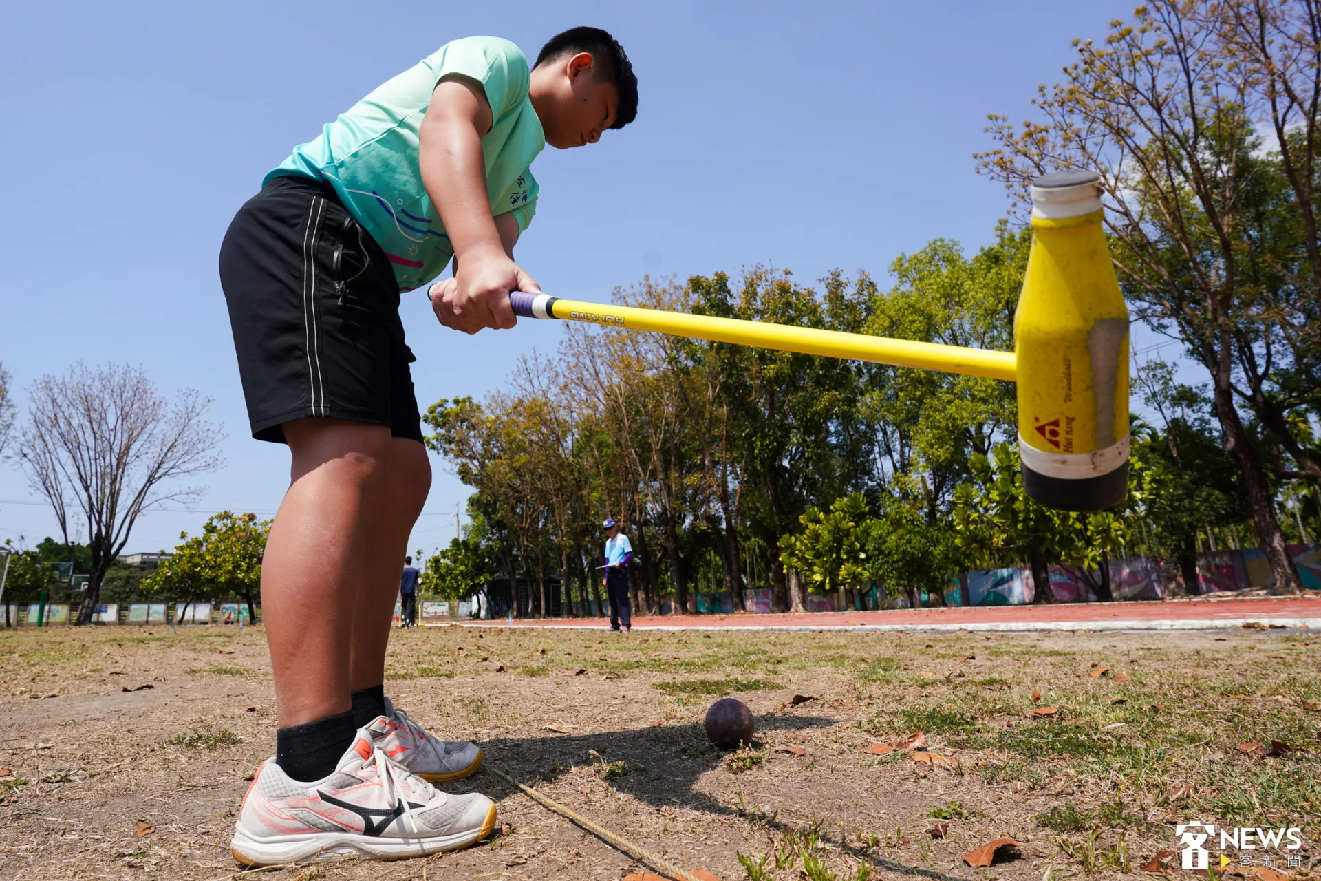 揮竿姿勢每個人也有所不同。朱愷元攝