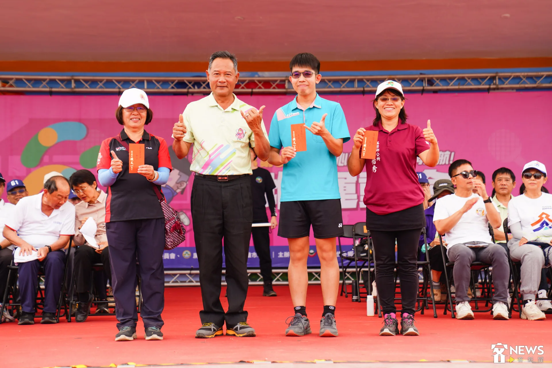 第61屆六堆運動會今天閉幕式頒發總錦標。朱愷元攝