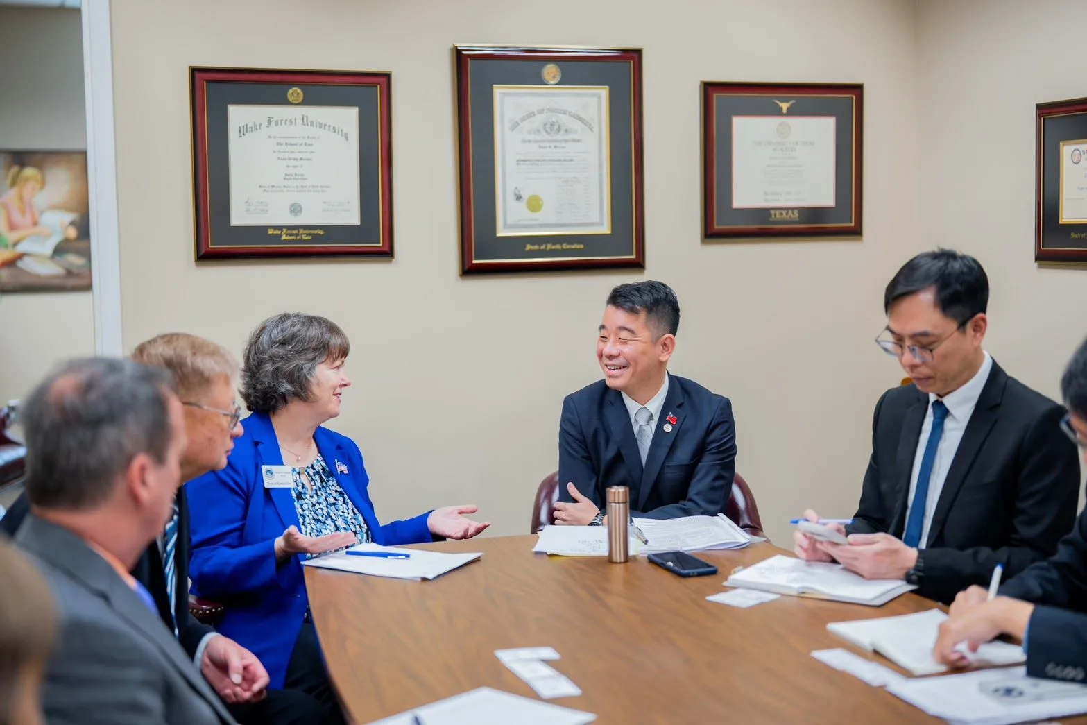 雙方針對兩地的近年發展、宗教文化、觀光美食、智慧醫療、交通、農業及物流等議題進行交流。桃園市政府提供