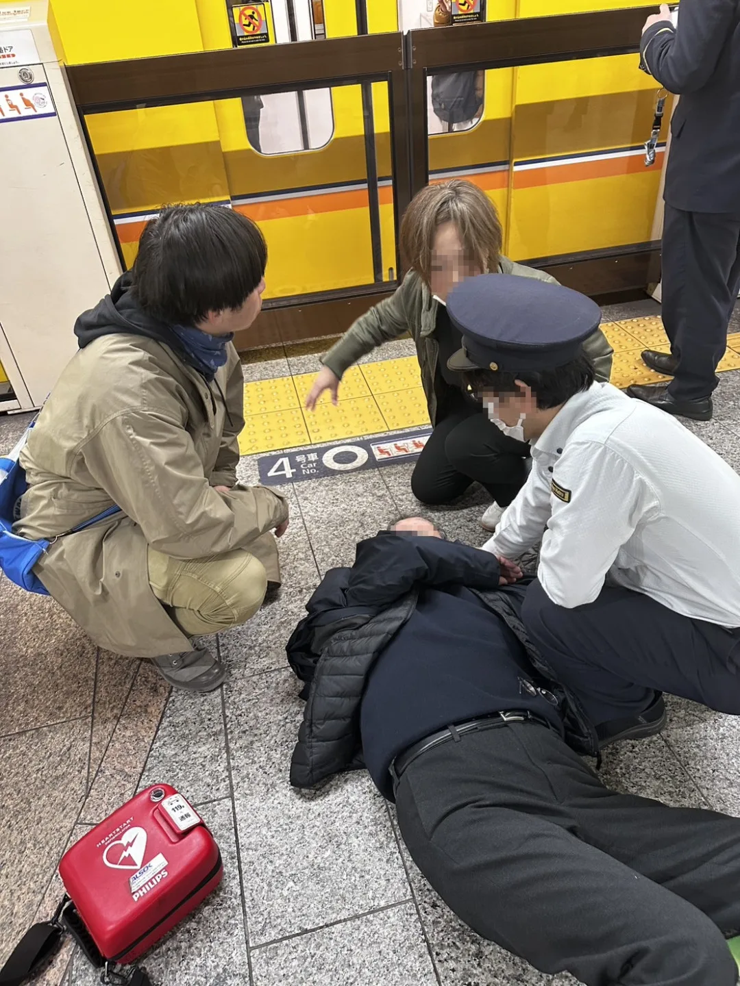 龍潭消防分隊兩位隊員赴日，在車站遇到民眾昏倒即刻發揮專業救人。翻攝自桃園市消防局龍潭分隊 臉書