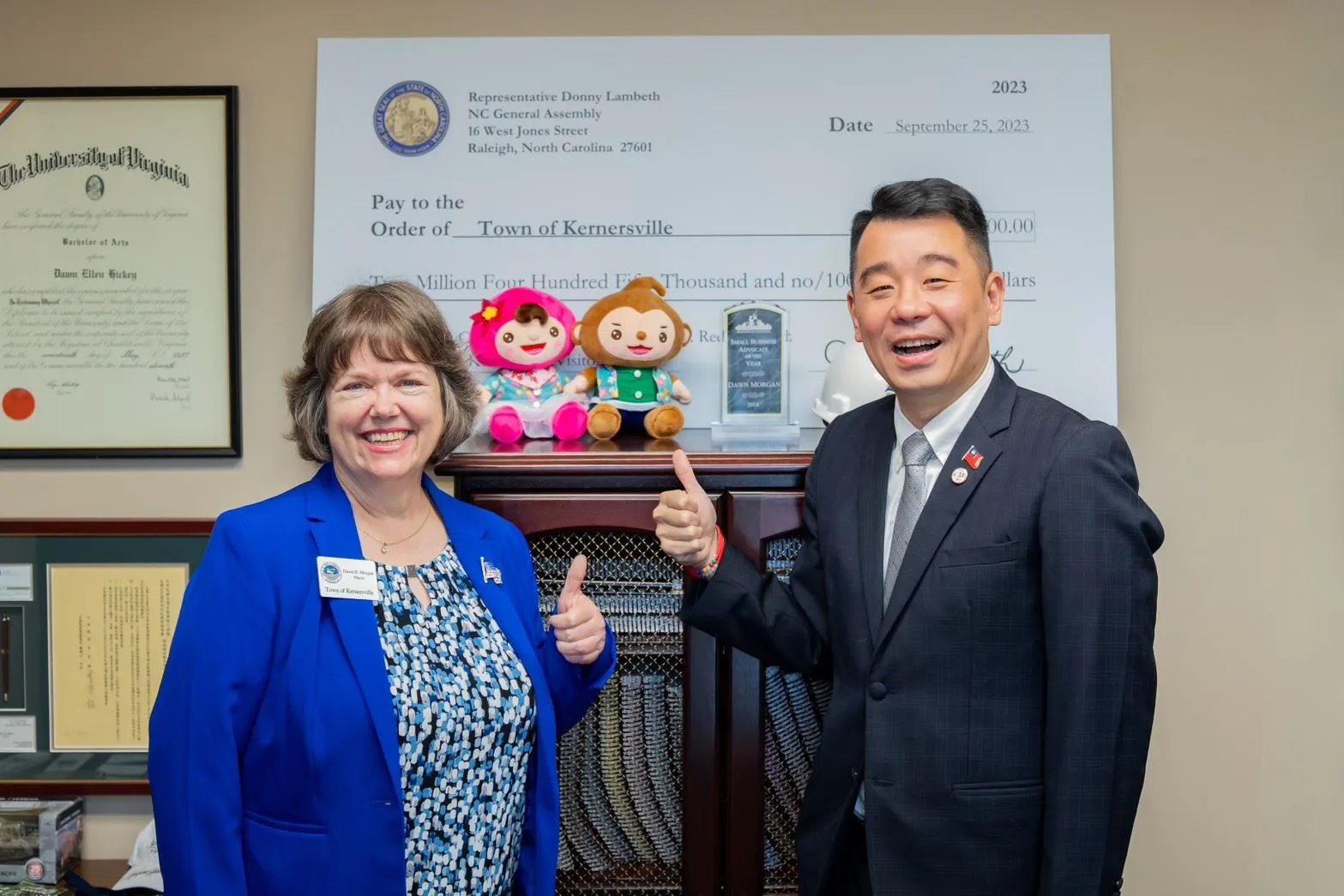 會談最後,桃園代表團致贈「ㄚ桃園哥」吉祥物給Morgan市長,Morgan市長則回贈市旗,象徵兩市22年的姊妹市情誼持續深化,並為未來城市交流合作奠定基礎。桃園市政府提供