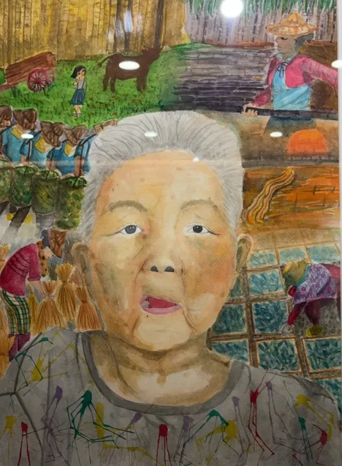 展場中高雄女中學生作品《花宅阿嬤》,用祖母的容顏訴說家族的故事。客新聞