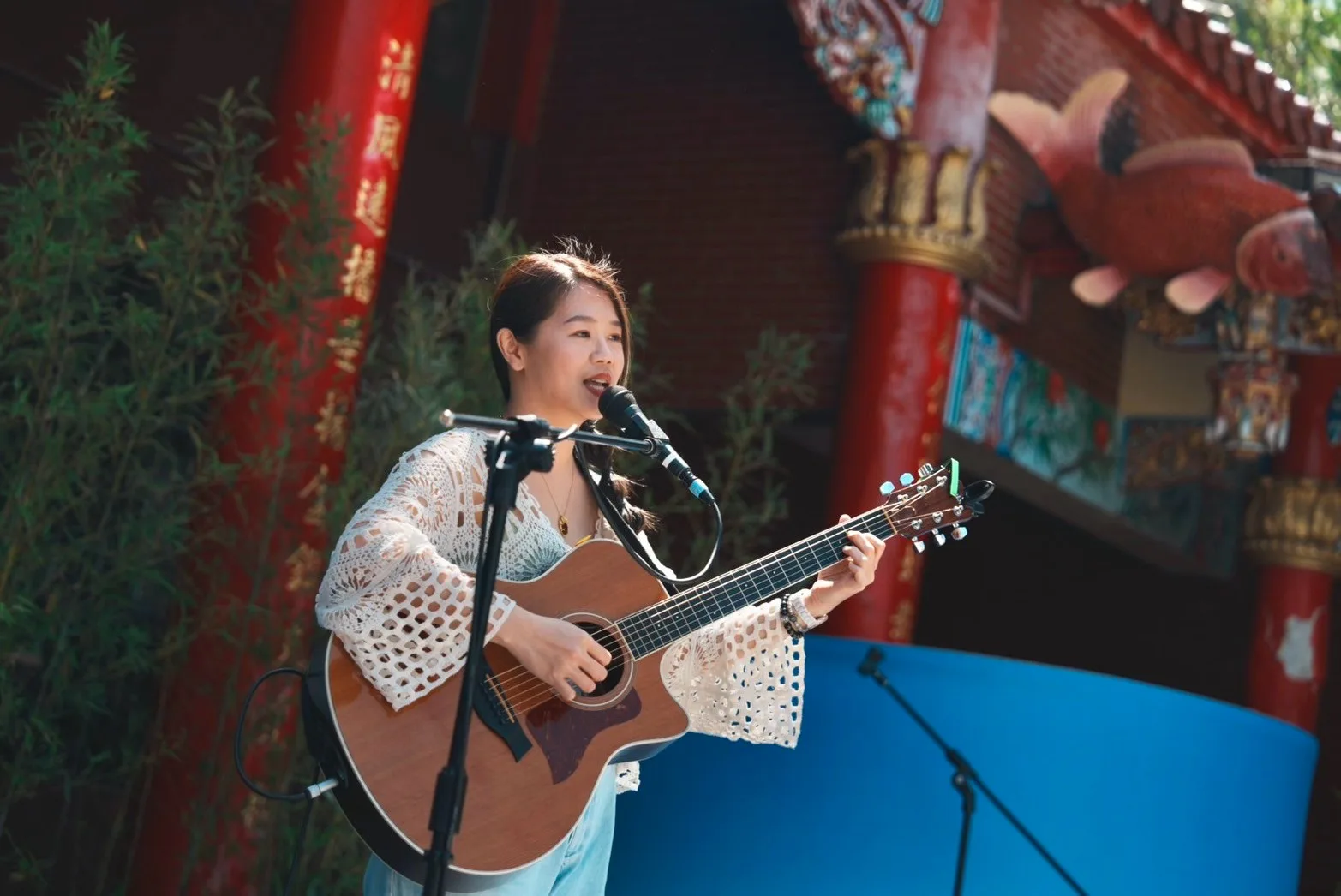 舞台安排精彩的客家藝文表演、親子互動活動，並邀桃園客家星級餐廳主廚現場示範客家。桃園市客家局提供