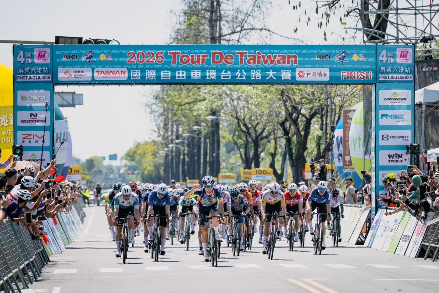 義大利索盧森隊拉約維奇(Dusan Rajovic)以2小時44分49秒奪下六堆站單站冠軍。國際自由車環台公路大賽提供