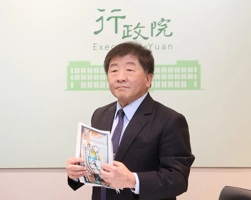 行政院政務委員陳時中（圖）18日表示，政院已決定拍板放寬，家中有1名未滿12歲兒童就能申請外籍幫傭，但須繳納就業安定費5000元，4月13日開放申請。中央社