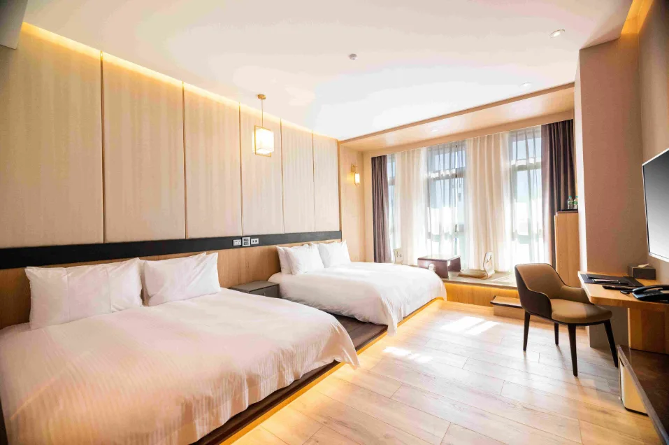 入住彰化鹿港澄悅酒店，可品嚐融入鹿港在地特色的飯店早餐。高鐵提供