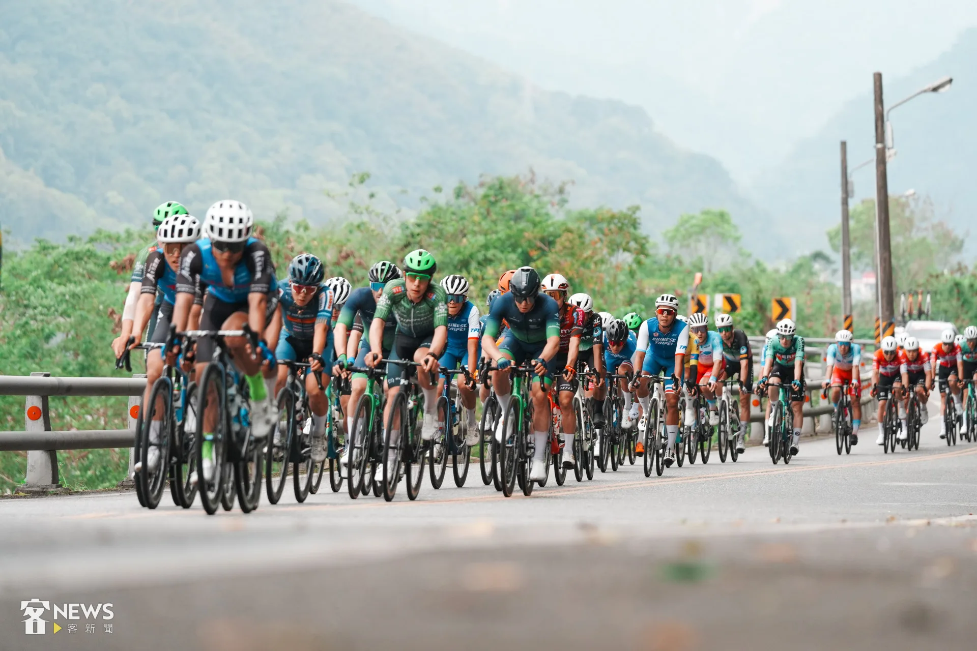 幸福台九線站到賽事末段仍難分高下,依舊是大集團一起衝刺。李台源攝