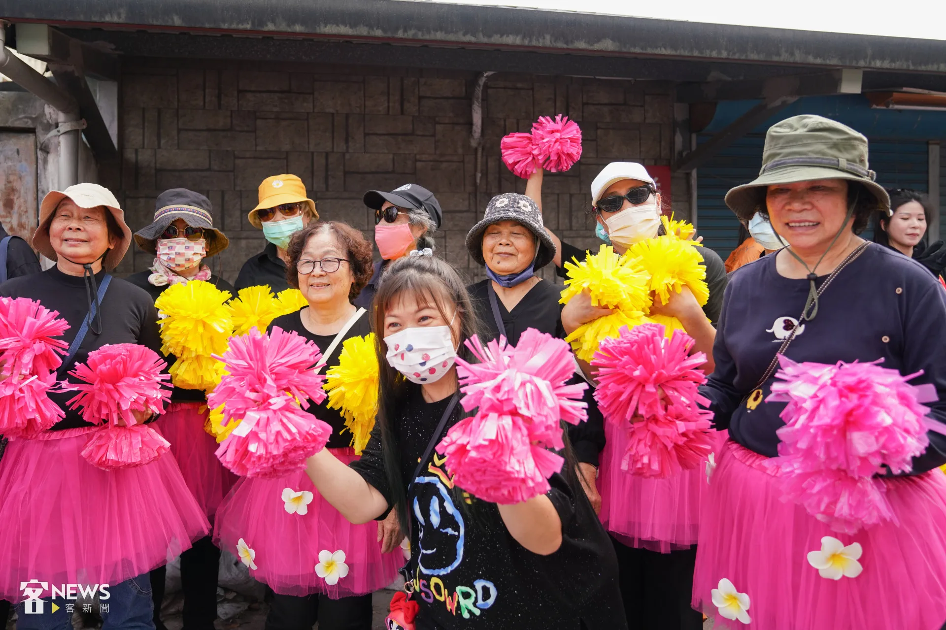 光復鄉婦女會加油團。蔡依璇攝