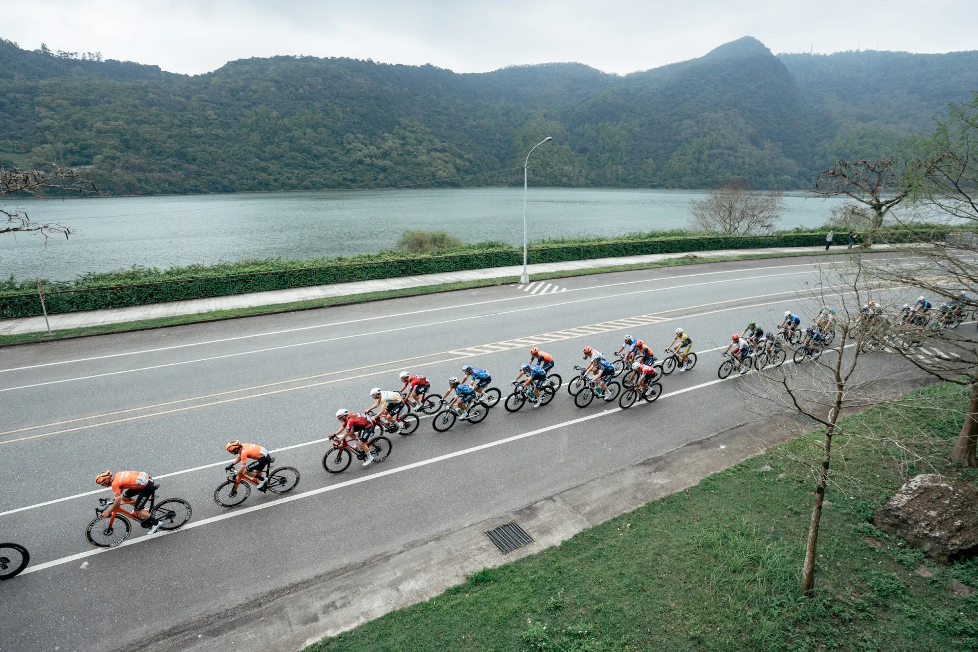 環台賽收官站幸福台九線站終點設於風景怡人的花蓮鯉魚潭。客家委員會提供