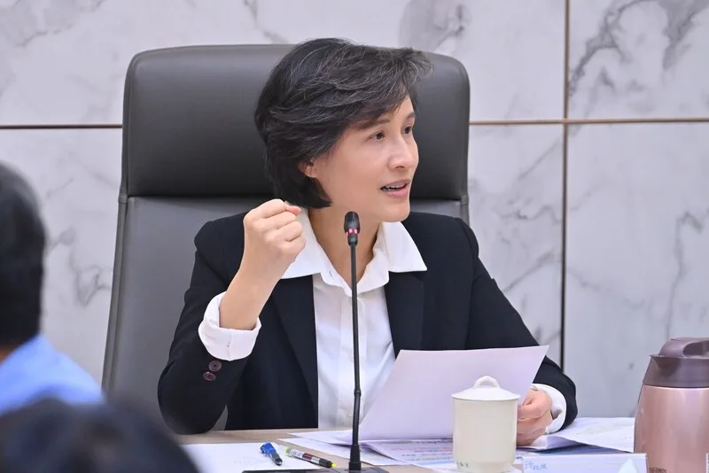 中東情勢衝擊全球能源及物價，行政院副院長鄭麗君18日主持「穩定物價小組」臨時會報。行政院提供