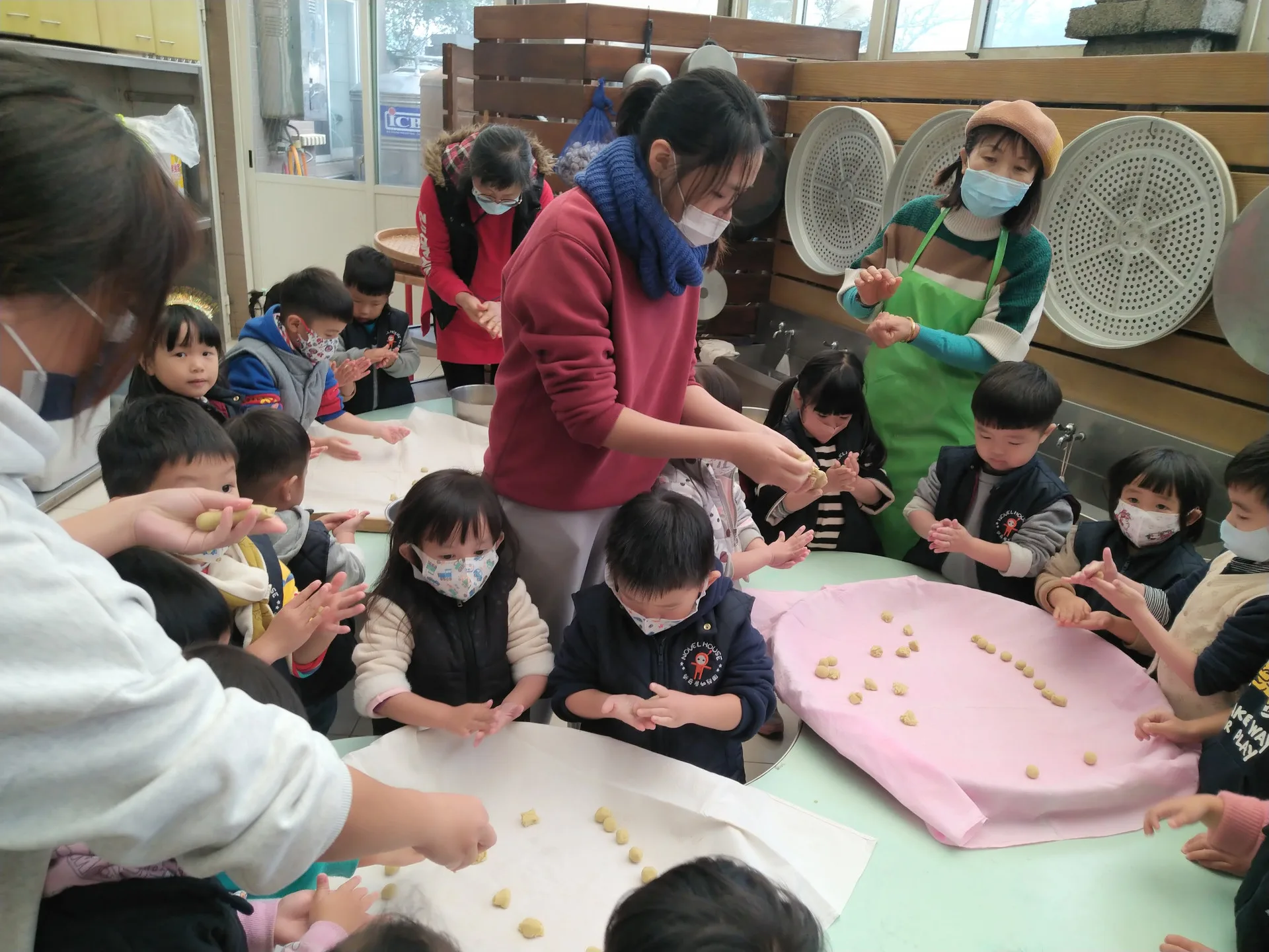 冬節挼粄圓。鍾鳳珠提供