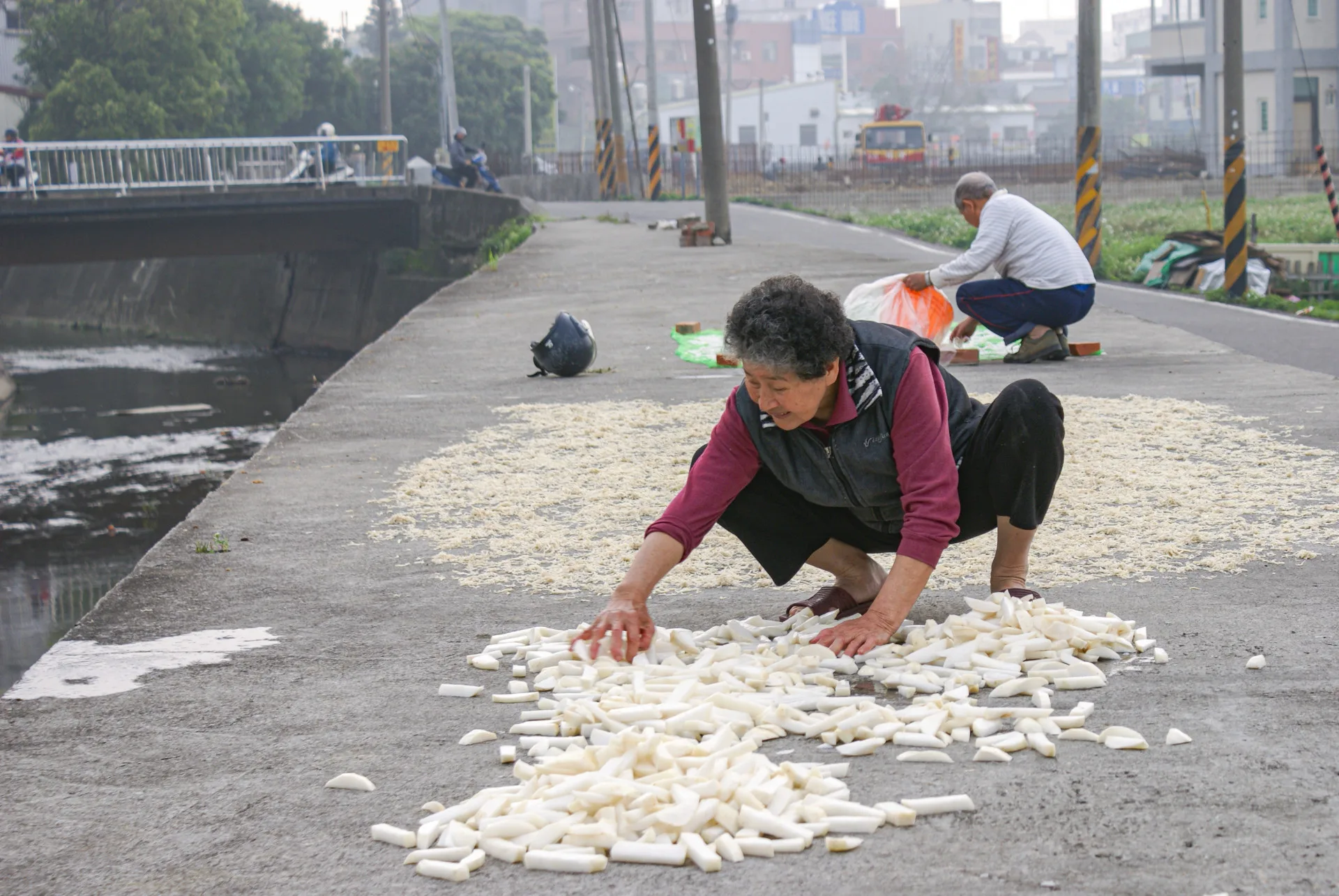 每個伯母都有自己的全日照地圖。徐彩雲攝