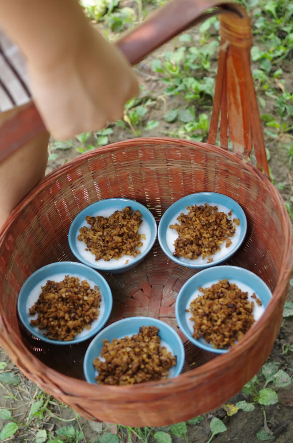切碎的菜脯、香菇與豆腐乾切丁炒香，再淋上些許醬油，就是水粄的好滋味。徐彩雲攝