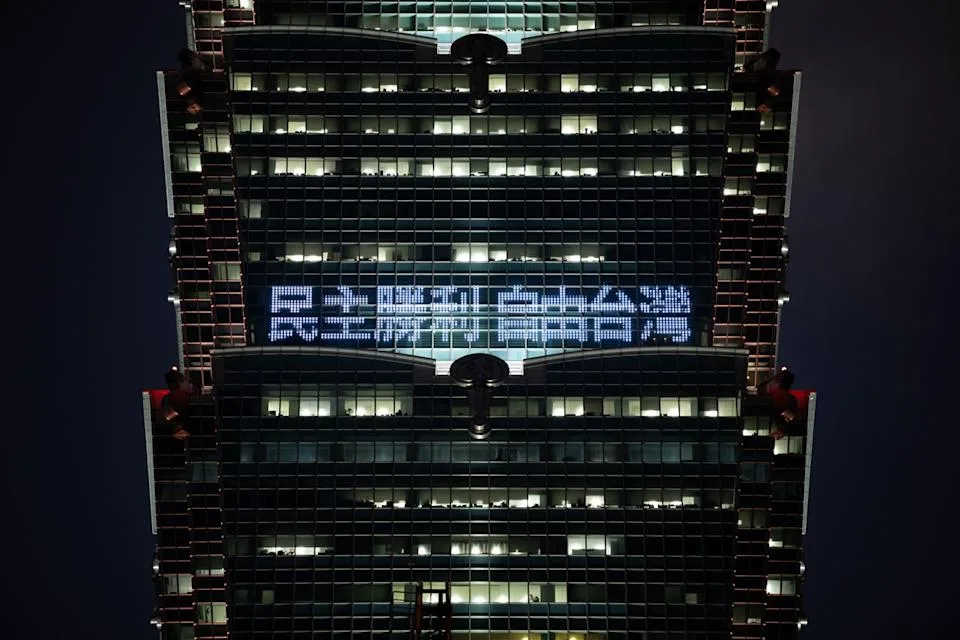 台北101點燈紀念台灣總統直選30週年。台北101提供