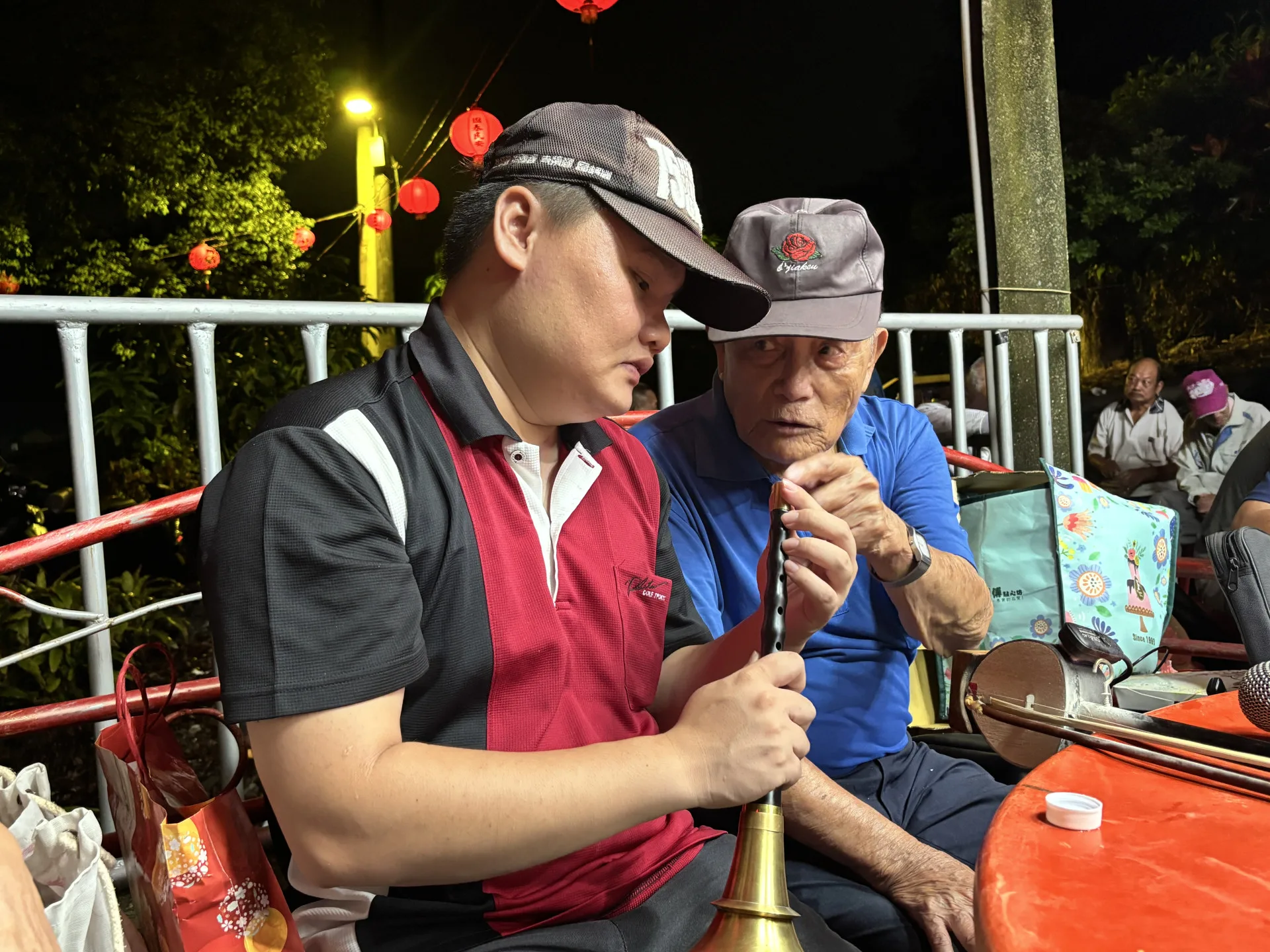 温福仁生前最後四年將畢生所學傳授關門弟子潘俊名。師徒二人年紀差距一甲子卻也是最知心的忘年之交。李慧宜攝