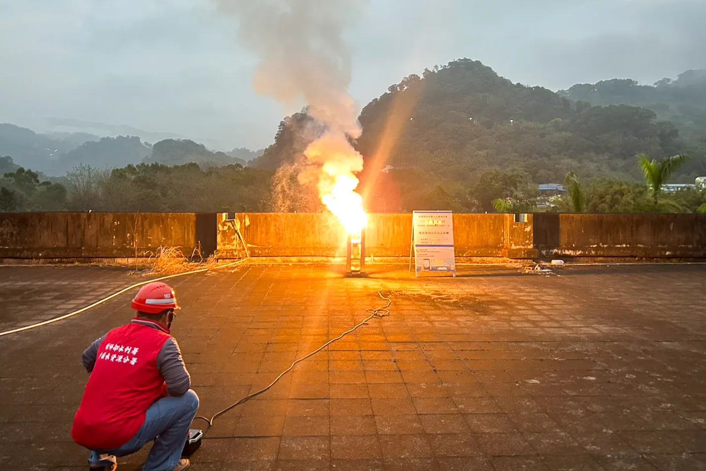 水利署今（27）日人工增雨啟動，圖為鯉魚潭水庫作業情形。水利署提供