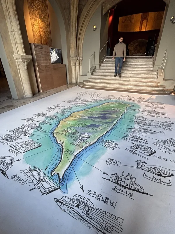 李乾朗3月26日至4月12日駐館巴黎手繪台灣建築。中央社