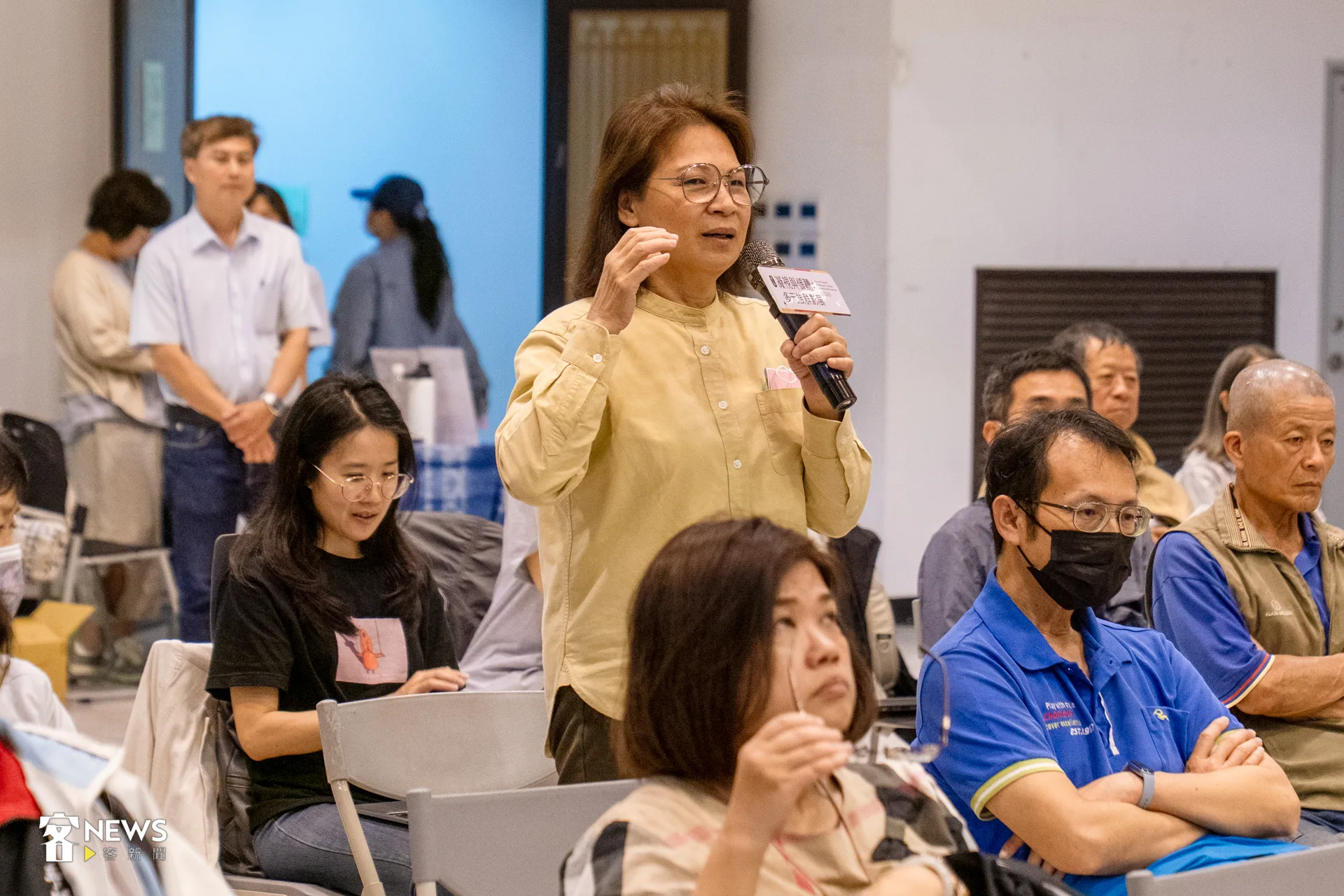 來自各行各業,有手語翻譯員、成大學生、美術館志工、講客廣播電臺聽眾、客語薪傳師等,眾人踴躍分享觀後感。洪藝晅攝