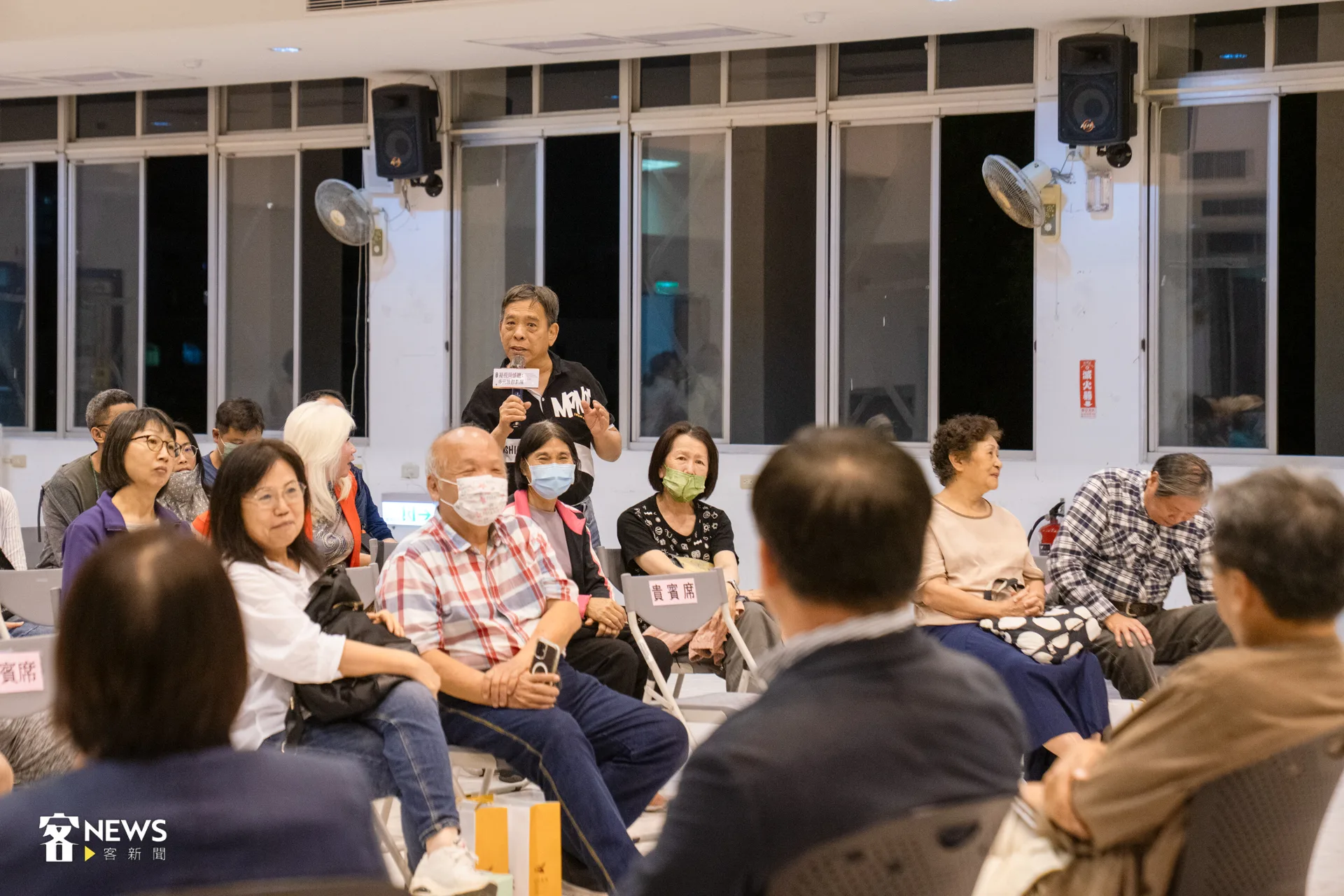 來自各行各業,有手語翻譯員、成大學生、美術館志工、講客廣播電臺聽眾、客語薪傳師等,眾人踴躍分享觀後感。洪藝晅攝