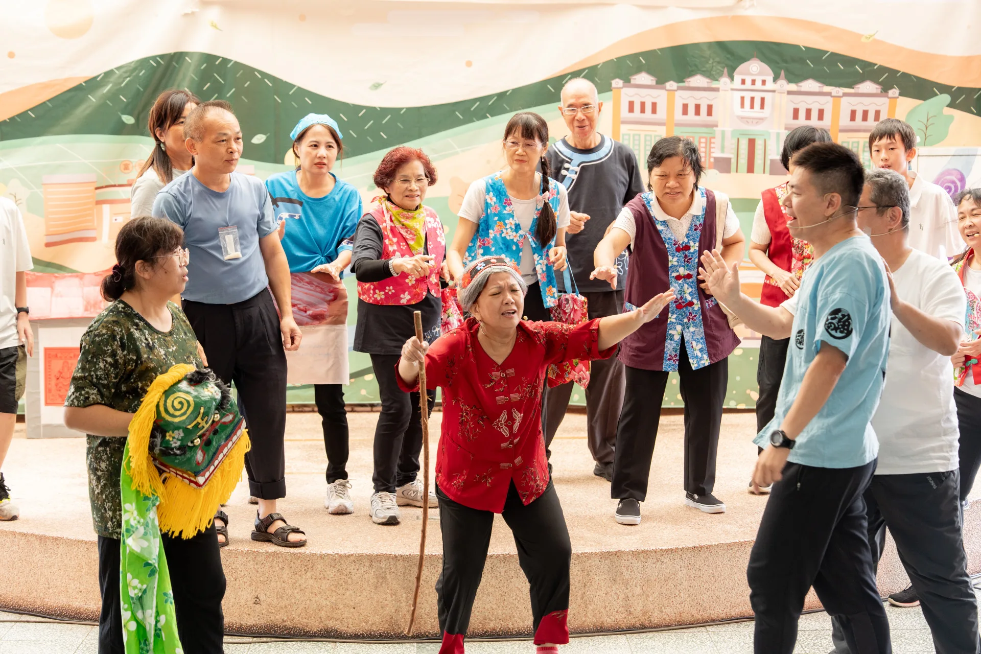 戲劇兩隊互相PK場景。戴豪攝