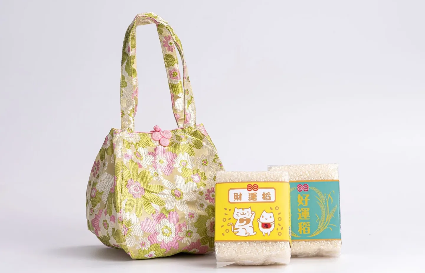 御皇米的古典福氣花漾布提米禮,傳達求財納福心願。農糧署提供