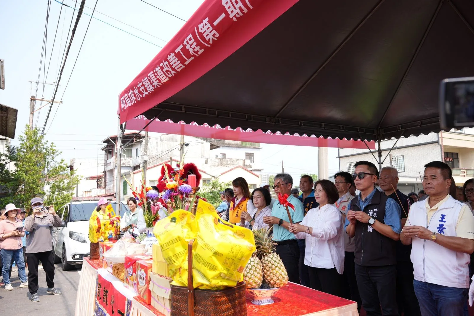 屏東縣政府為改善高樹鄉建興村長期淹水問題，今（30）日舉辦「阿烏排水支線渠道改善工程（第一期）含橋梁改建」開工典禮。屏東縣政府提供