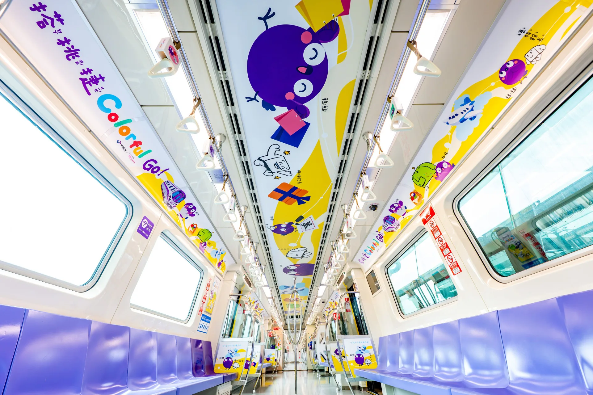 桃捷親子友善車廂內部裝潢。桃園市政府提供