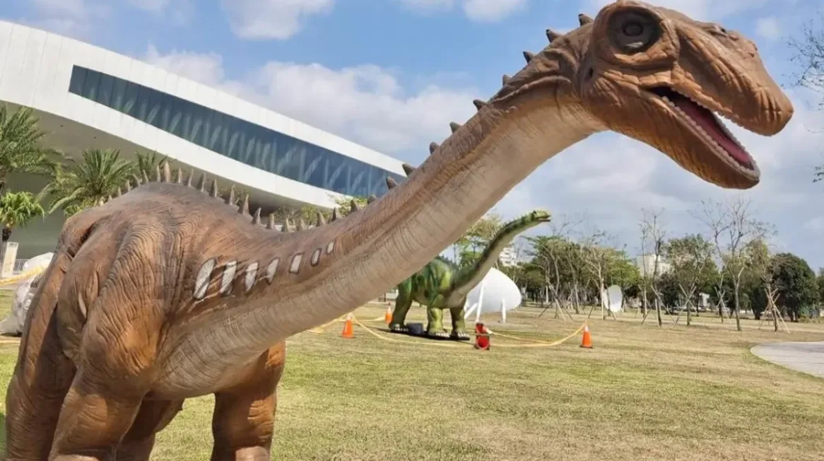 高雄市政府配合兒童節,4月3日至6日推出恐龍酷樂園系列活動。高雄市教育局提供