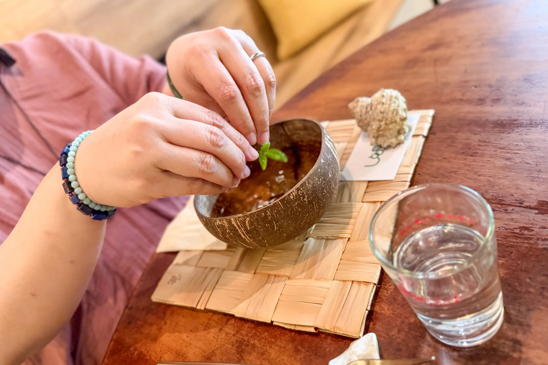 要養成飯前洗手的儀式。蕭秀琴攝