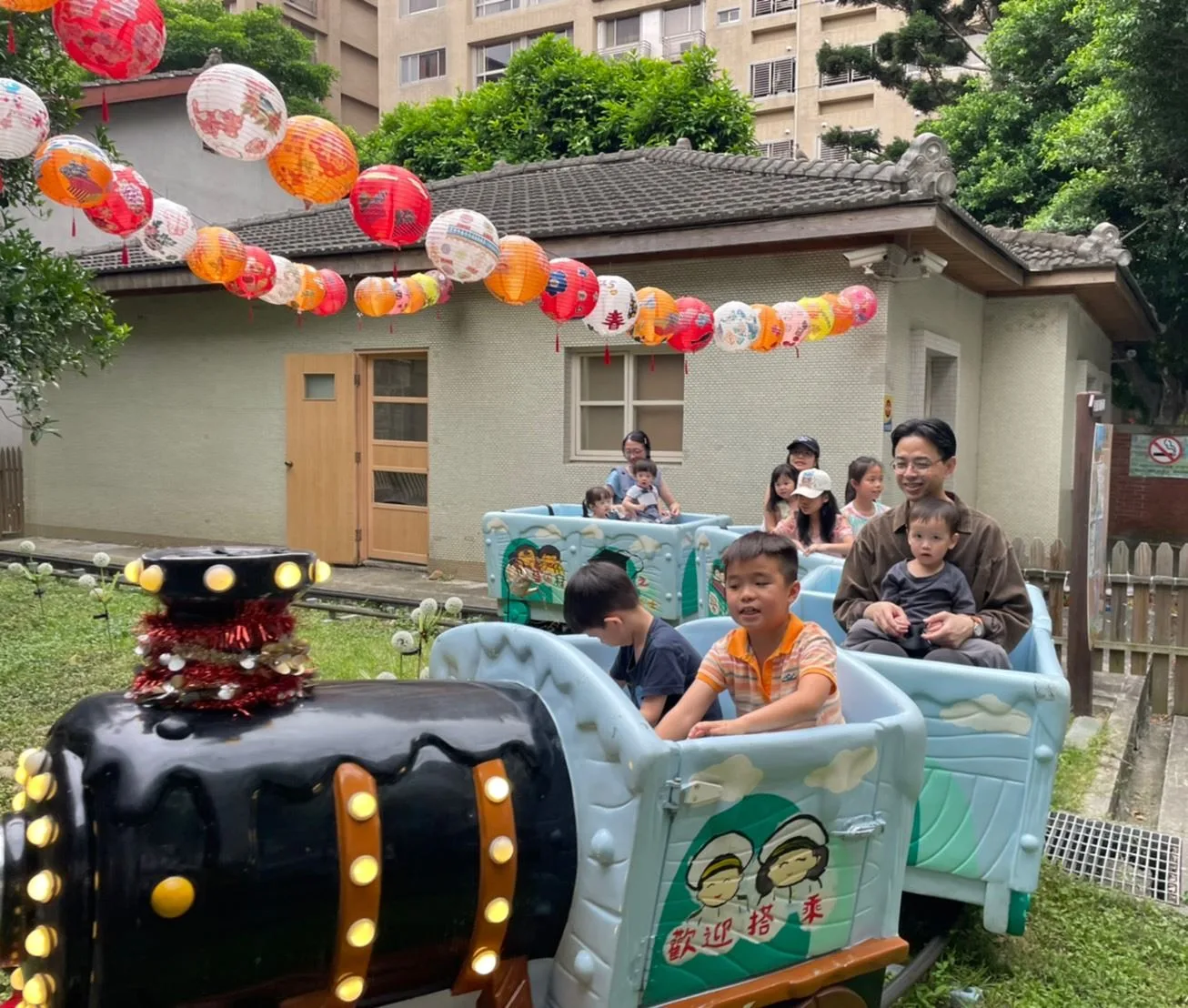 兒童專屬1日樂園　親子家庭4/4遊桃園南崁兒童藝術村