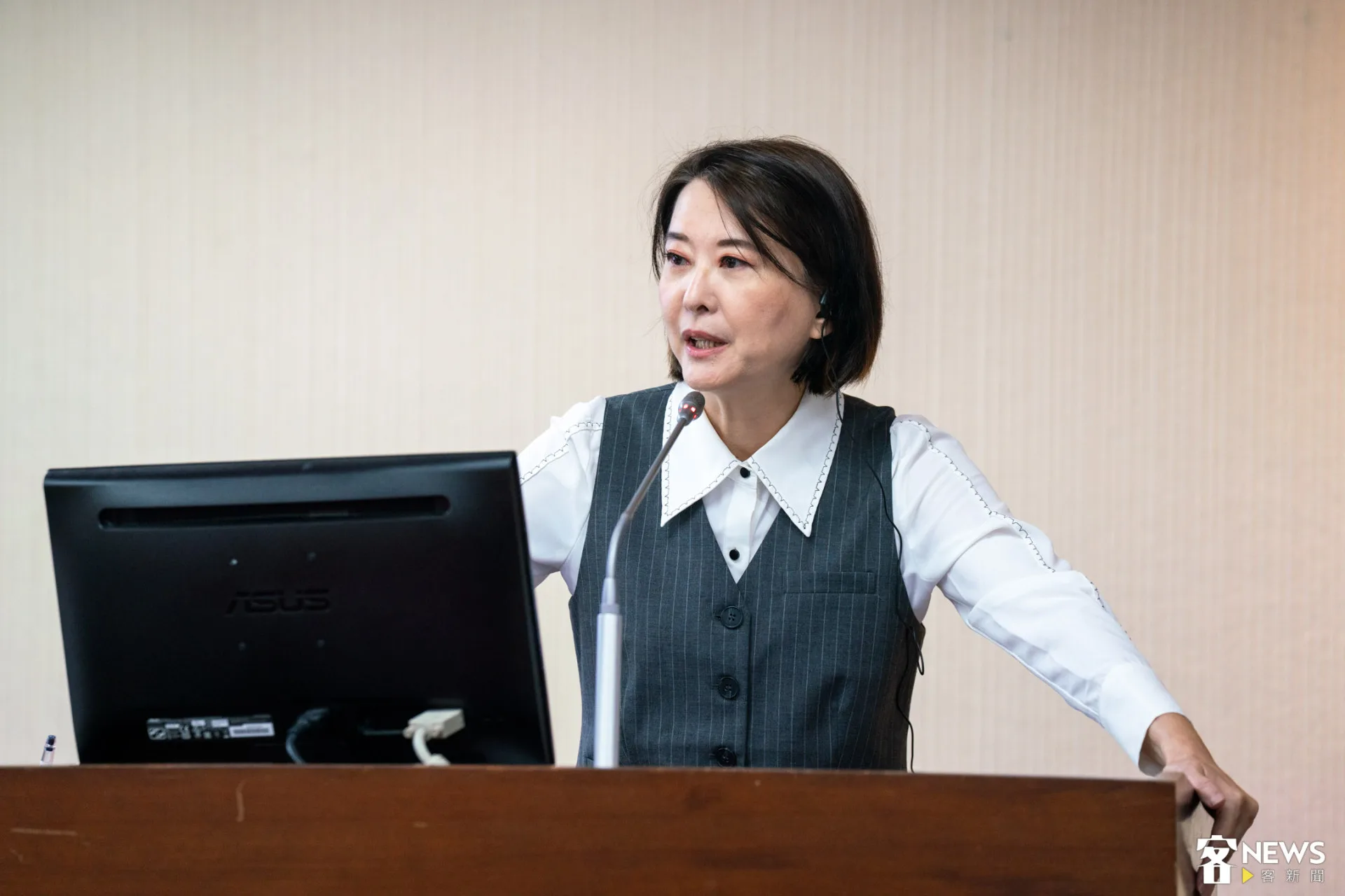 國民黨立委王鴻薇對於客家電視台以實境節目《客家廚房》行銷客庄，給予高度肯定。朱愷元攝