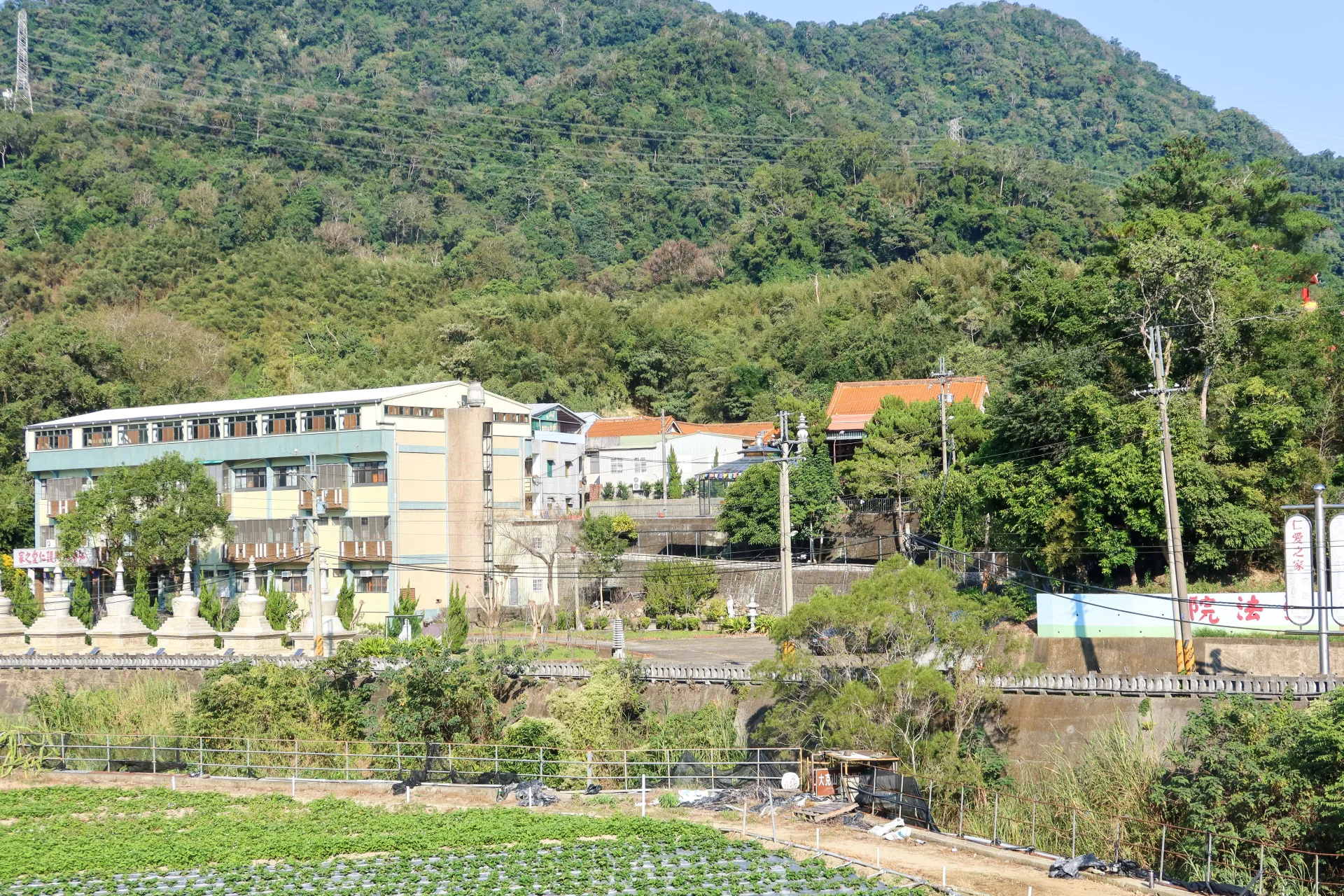 現獅潭鄉桂竹林弘法院，以前是劉緝光的住處。何來美攝