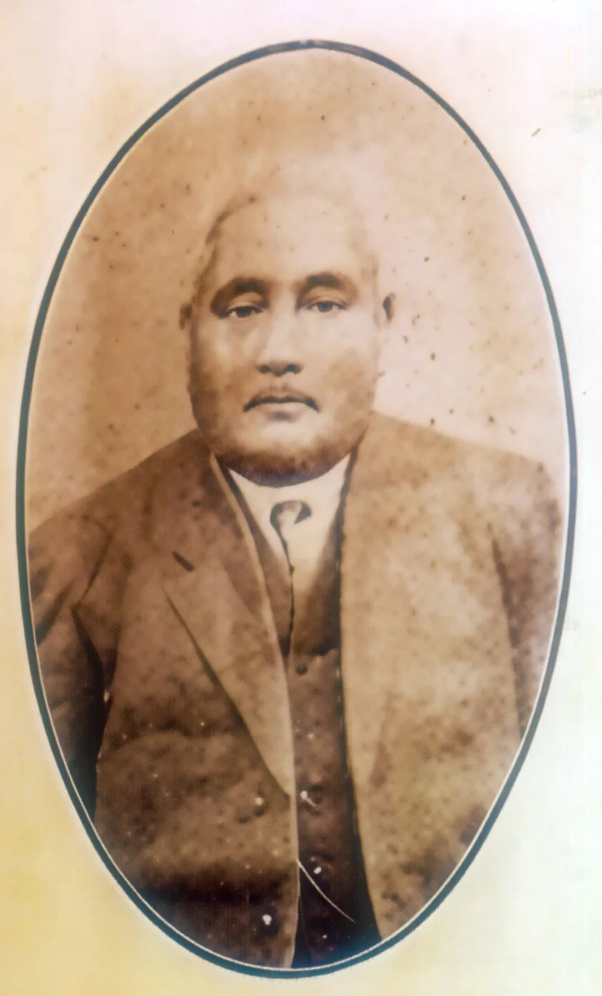 劉緝光是舉人劉獻廷曾孫，地方望族後裔，穿著西裝筆挺。何來美翻攝自《台灣列紳傳》