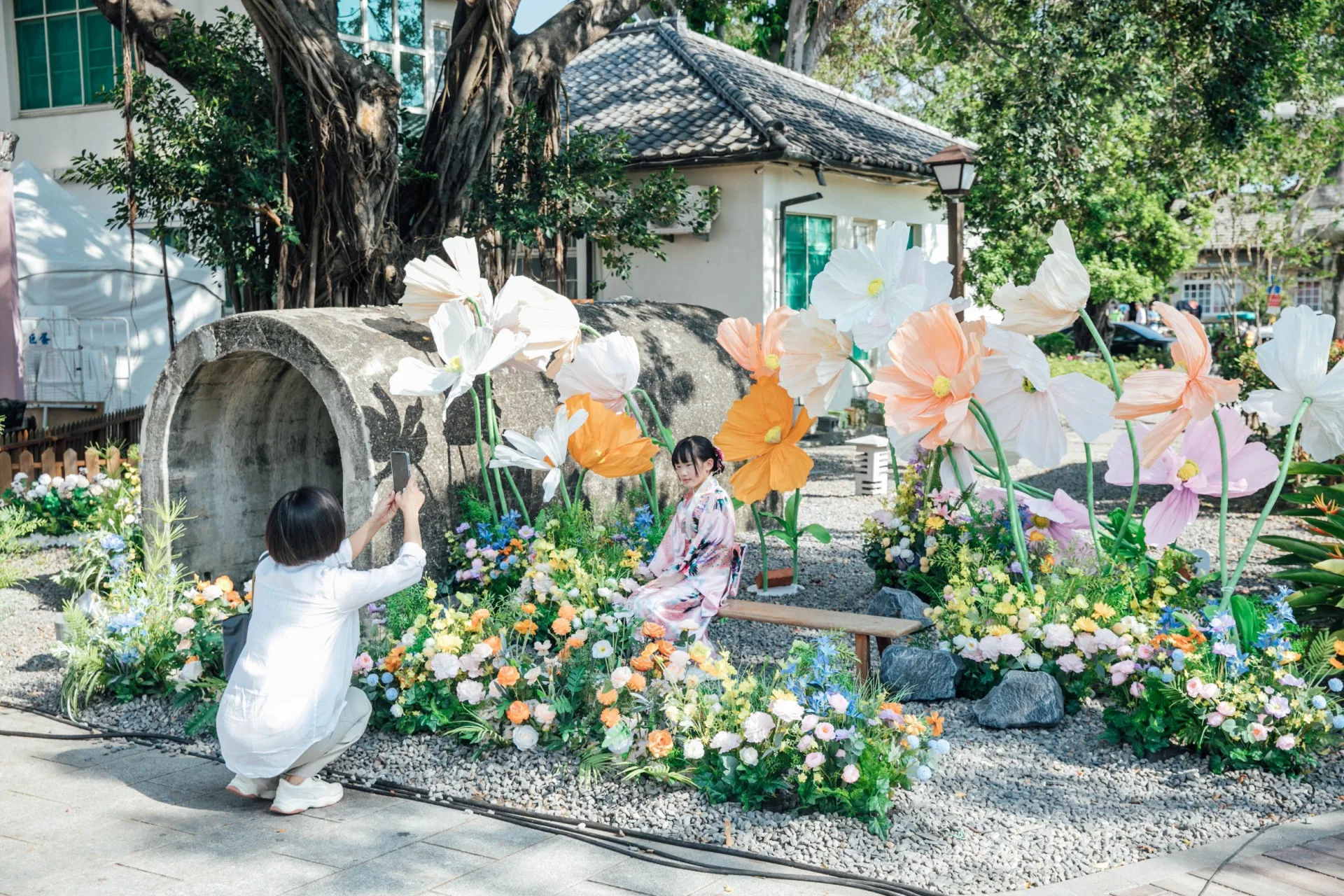 屏東勝利星村「花漾宇宙」，親子春日派對花藝裝置拍照區。屏東縣政府文化處提供