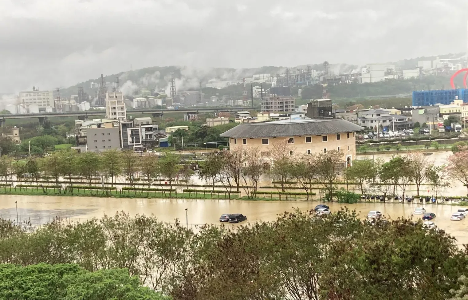 暴雨狂襲！通霄泥流灌民宅　苗栗高鐵特區成汪洋