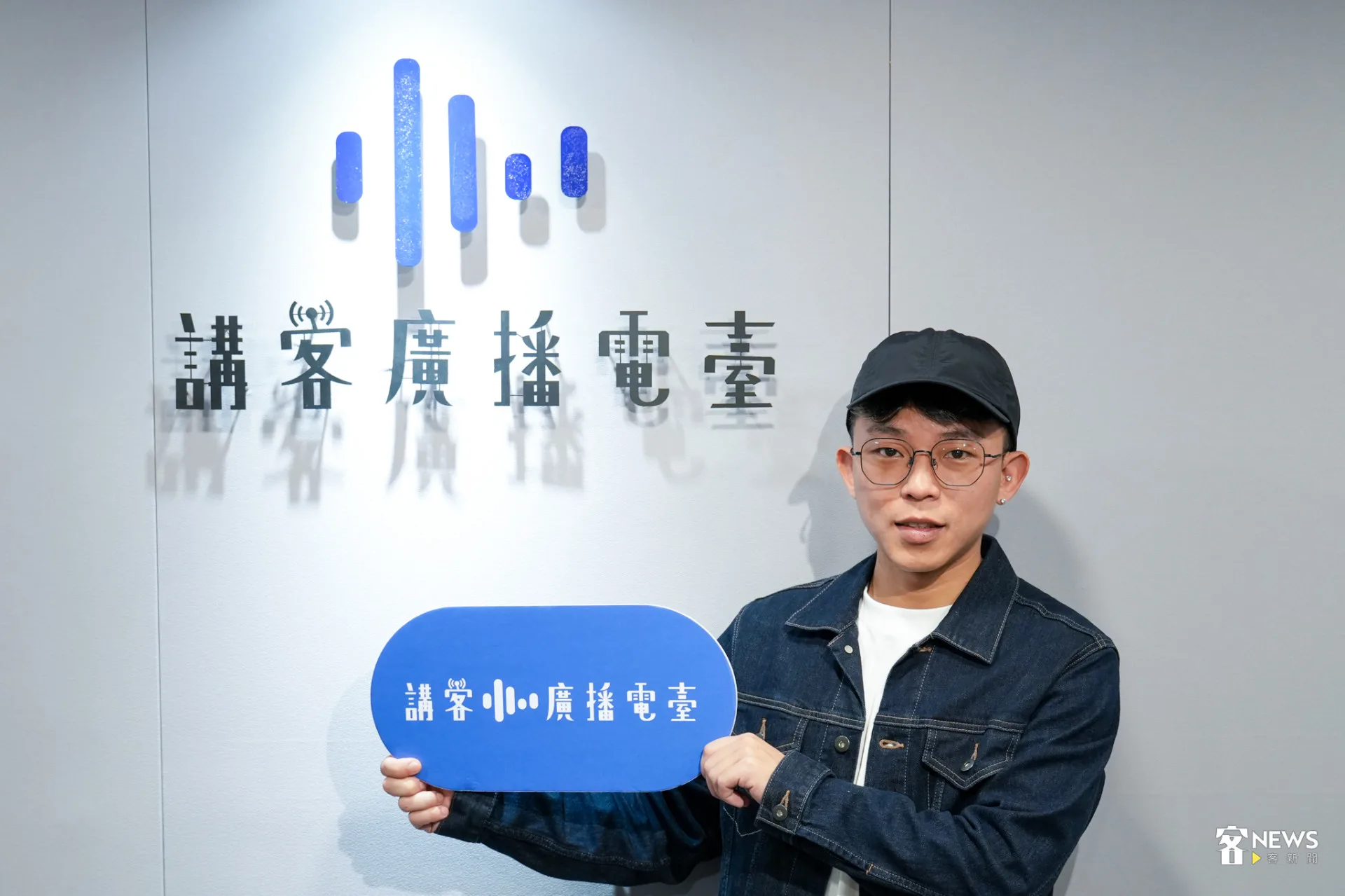 33歲的新銳導演朱平近日受邀至講客廣播電臺，分享《都市開基祖》拍攝理念。蔡依璇攝