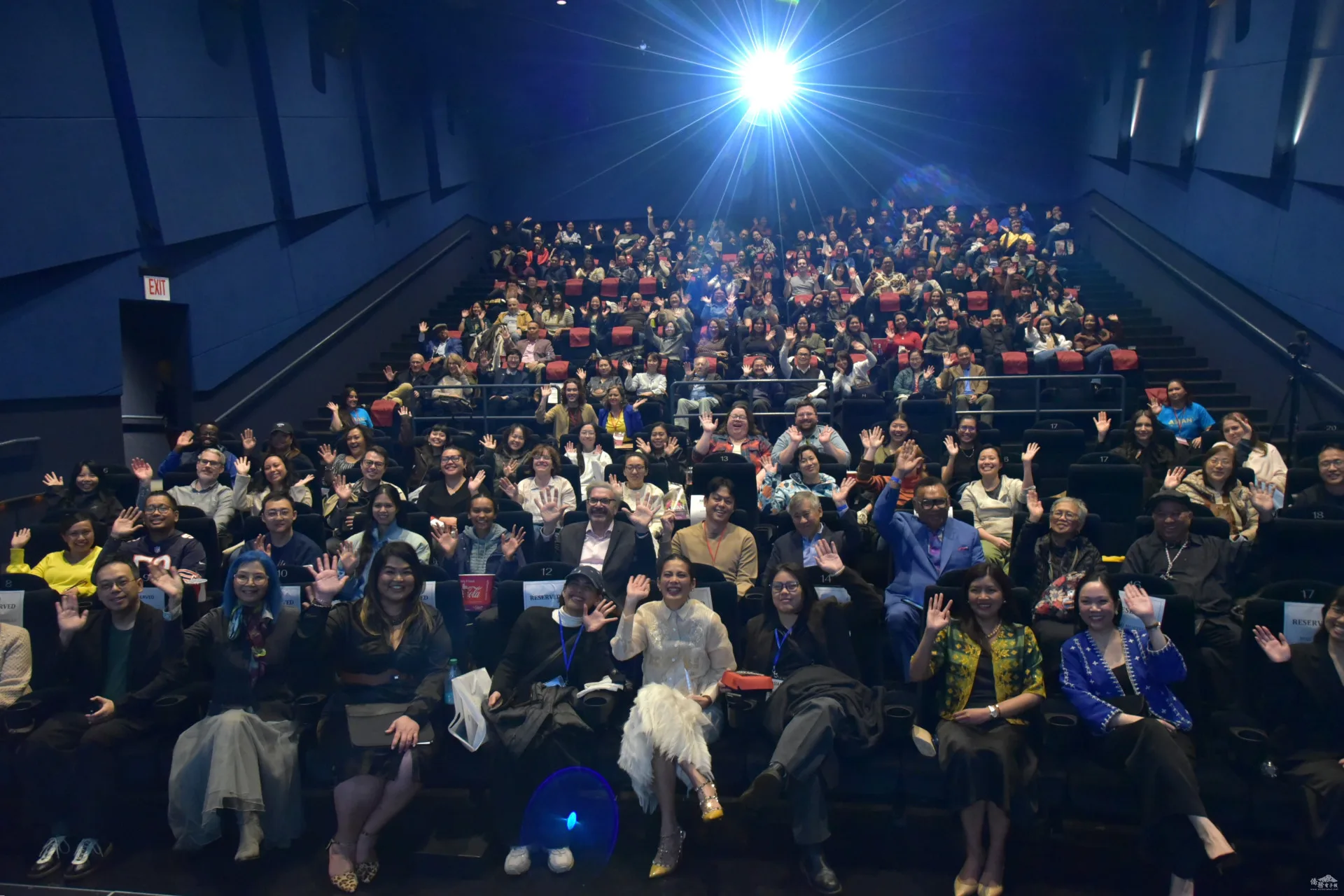 《丟包阿公到我家》在芝加哥「亞洲躍動影展」得到熱烈迴響,首映現場座無虛席。僑務電子報提供