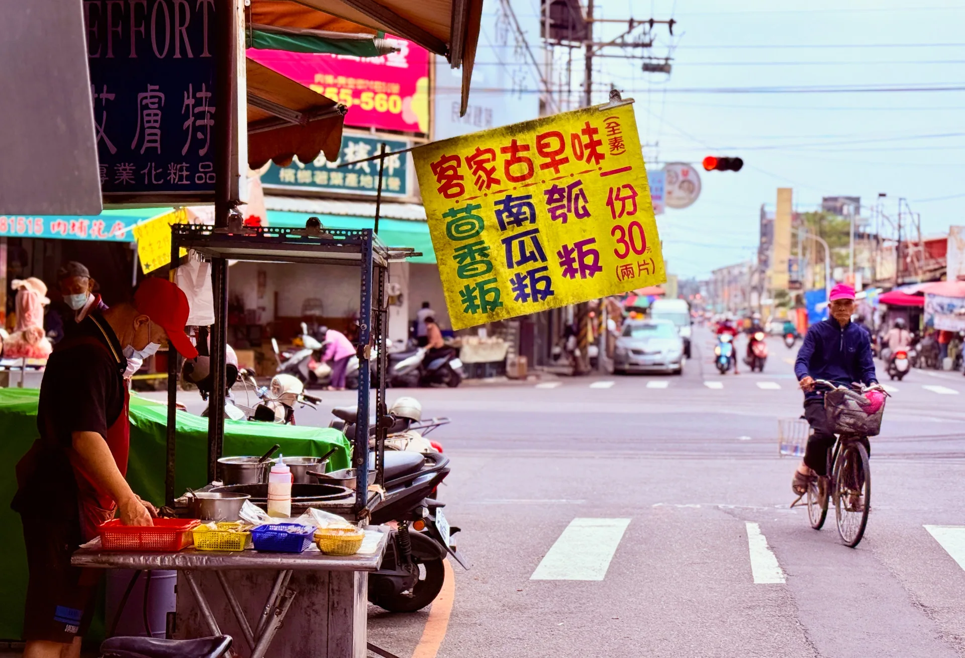 屏東內埔黃昏市場，有許多不同於北部的客家滋味。客委會提供