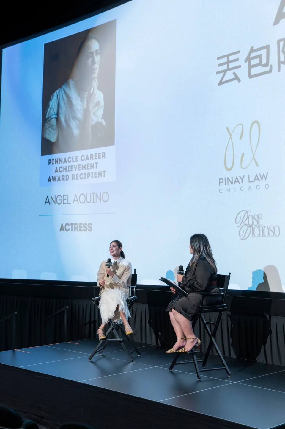 艾奎諾(左)以《丟包阿公到我家》獲頒「卓越演員大獎」。翻攝Asian Pop-Up Cinema FB